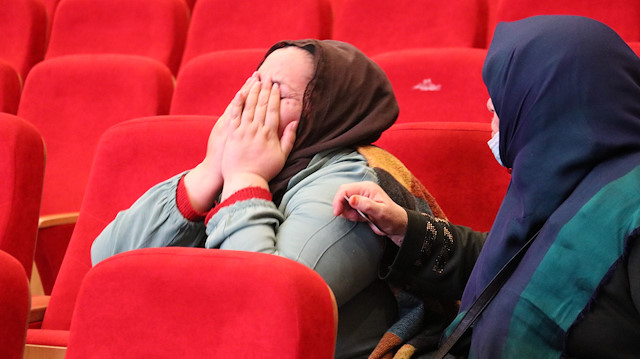 Sosyal konut projesi yüzleri güldürmeye devam ediyor...<br><br>13 Eylül’de açıklanan “İlk Evim, İlk İş Yerim” projesinde başvuruların tamamlanmasıyla kura çekim sürecine girildi.<br><br>Dar gelirli ailelere adeta nefes olan proje kapsamında ilk 3 etapta kuralar çekildi.