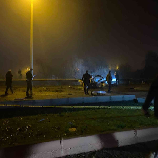 Diyarbakır'da polis aracının geçtiği sırada bombalı saldırı düzenlendi