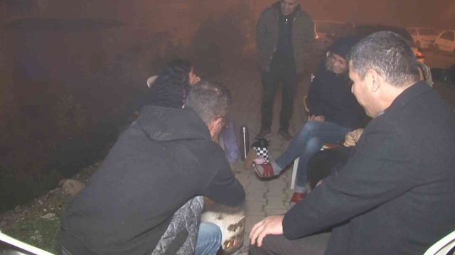 Kırıkhan’da vatandaşlar geceyi sokakta geçiriyor