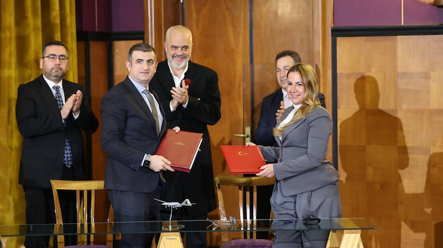Arnavutluk, Bayraktar TB2 SİHA alım anlaşmasını imzaladı.
