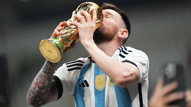 Messi kariyerine Dünya Kupası'nı da ekledi. 