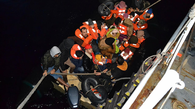  Yunanistan unsurlarınca Türk kara sularına geri itildiği anlaşılan 84 kaçak göçmeni kurtardı.
