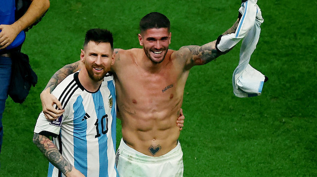 Lionel Messi ve De Paul, Dünya Kupası'nın coşkusunu doyasıya yaşadı.