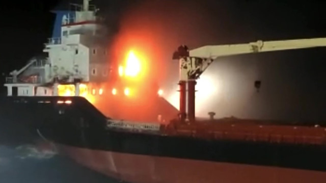 Sinop’un 7 mil açıklarında Bata Alfa isimli Panama bayraklı kuru yük gemisinde yangın çıktı.