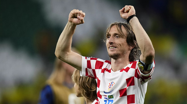 Hırvat yıldız Modric, 37 yaşında olmasına rağmen üst düzey futbol oynamaya devam ediyor.