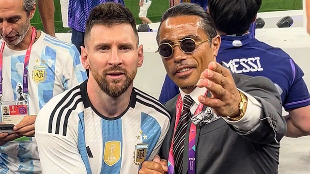 Nusret Gökçe, şampiyonluk maçının ardından Messi'yle de fotoğraf çektirdi. 