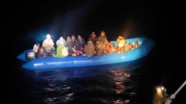  Yunanistan unsurlarınca Türk Karasularına geri itilen lastik bot içerisindeki 32 düzensiz göçmen, Sahil Güvenlik Gemisi (TCSG-302) tarafından kurtarıldı.