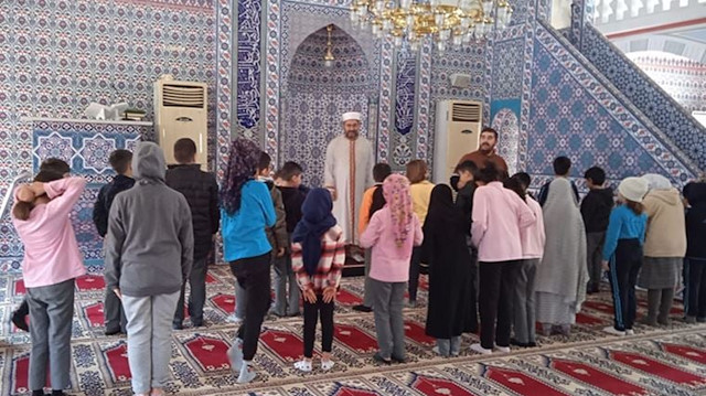 İhsan Hayriye Hürdoğan İlkokulu 4. sınıf öğrencileri, Din Kültürü dersinin okul gezisi kapsamında camiye götürüldü.