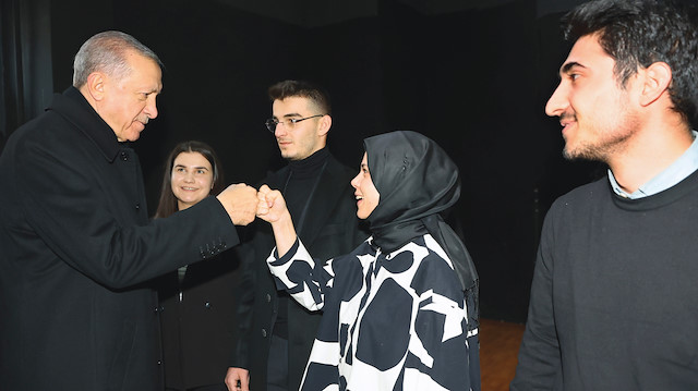 Cumhurbaşkanı Erdoğan, Erzurum’da “İlk Oyum AK Parti’ye, İlk Oyum Erdoğan’a” programında gençlerle bir araya geldi.