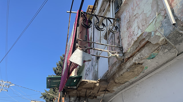 İzmir'de balkon çöktü