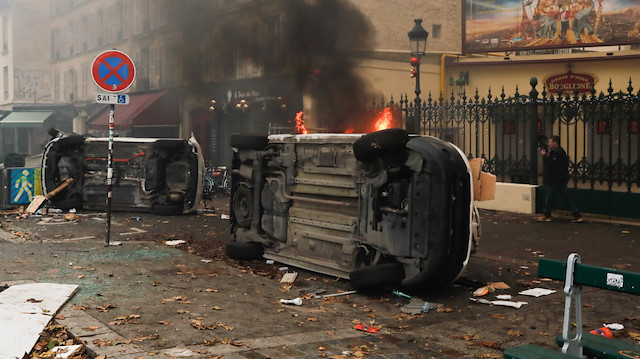 Terör örgütü PKK yandaşları Paris sokaklarını savaş alanına çevirdi. (Arşiv)