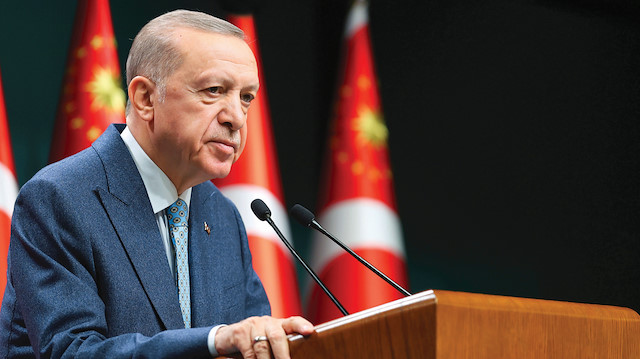 Cumhurbaşkanı Erdoğan, “EYT düzenlemesi ile yaklaşık 2 milyon 250 bin vatandaşımız emekli olma hakkına kavuşuyor” dedi.
