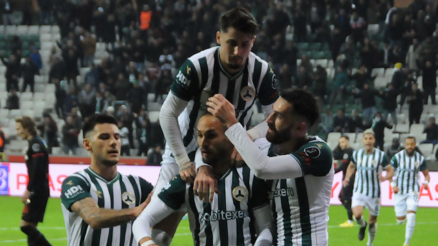 Giresunspor'lu futbolcuların son dakikada attığı gol sevinci