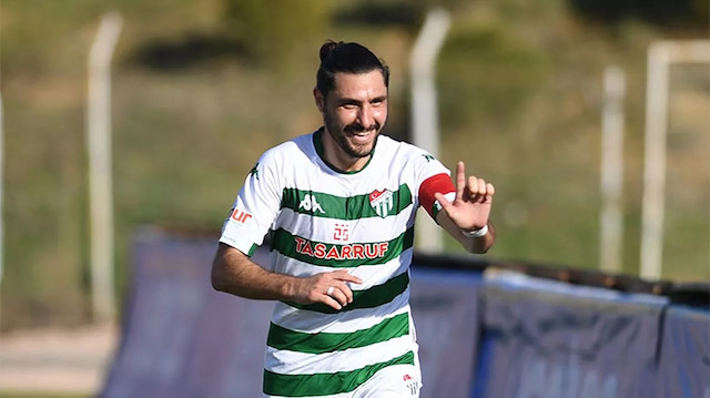 Daha önce de yeşil-beyazlı formayı giyen Özer Hurmacı, 45 maçta 6 gol 4 asistlik performans sergilemişti.