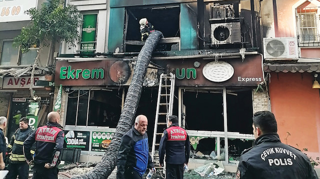 ​Aydın Nazilli’de bir restoranda tüp değişimi sırasında gaz sıkışması sonucu yaşanan patlamada, 4’ü kadın, 3’ü çocuk 7 kişi hayatını kaybetti.