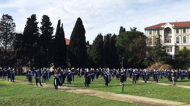 Boğaziçi Üniversitesi'nde akademisyen sadece ayakta duruyor