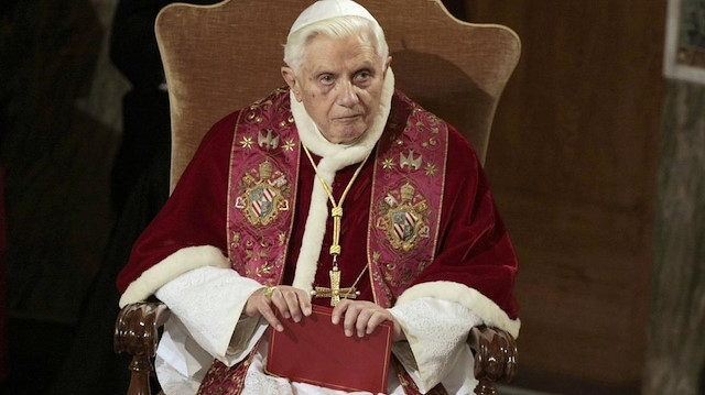 Eski Papa 16. Benedict
