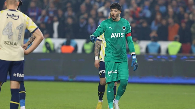 Altay Bayındır, sarı-lacivertli takımla 127 maça çıktı. Bu maçlarda kalesinde 142 gol görürken 40 maçta da kalesini gole kapadı.