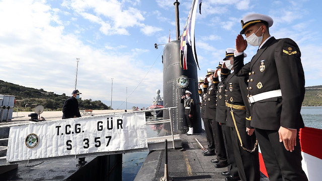 Milli Savunma Bakanı Hulusi Akar beraberindeki TSK komuta kademesi ile Anadolu gemisinde incelemelerde bulundu.