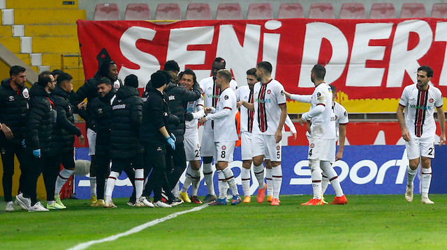 Fatih Karagümrüklü futbolcuların gol sevinci.