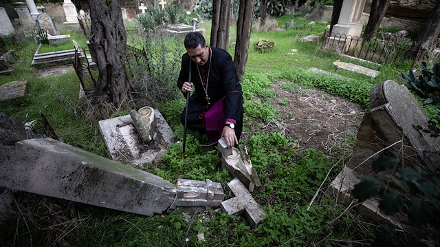 Doğu Kudüs'teki Yahudi yerleşimciler Hristiyan mezarlığını tahrip etti