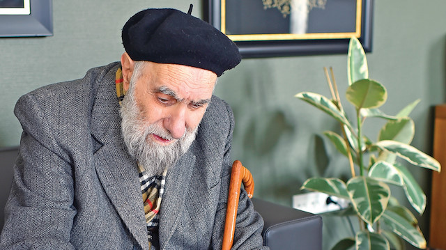 ​‘Hattatların Reisi’ 86 yaşındaki Hasan Çelebi, yazımına 1978 yılında başladığı Kur’an-ı Kerim’ini tamamladı.