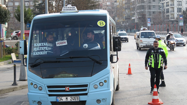 Trafik Denetleme Şube Müdürlüğü'ne bağlı ekipler, Kadıköy Fahrettin Kerim Gökay Caddesi'nde denetim yaptı.