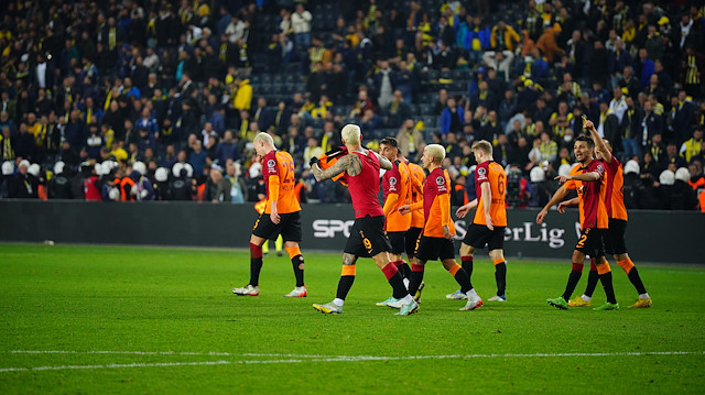 3. gol sonrası Galatasaraylı futbolcuların maç sonu sevinci.