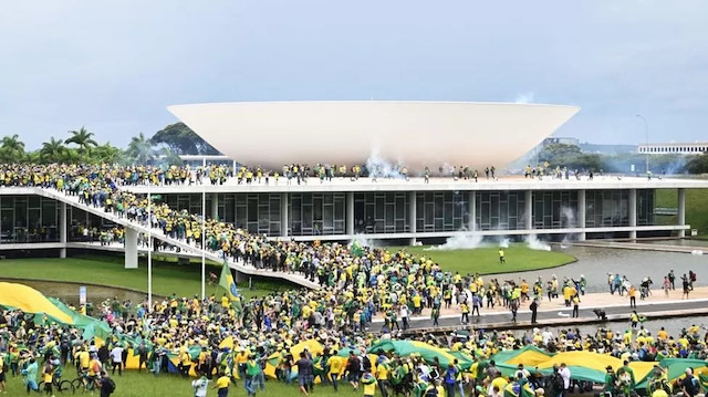 ​Brezilya’da Bolsonaro destekçileri Ulusal Kongre binasını bastı.