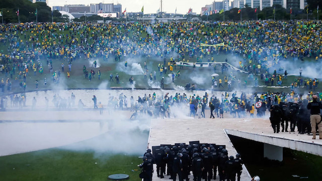 Brezilya'da Bolsonaro destekçilerinden Kongre binasına baskın