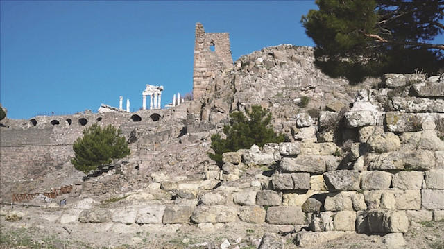 Milattan Önce 2. yüzyılda inşa edilen ve 1868-1870 yıları arasında götürüldüğü Berlin’de sergilenen Zeus Sunağı’nın Türkiye’ye iadesi için başlatılan çalışmalar sürüyor.