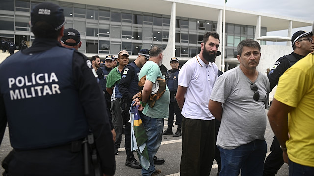 ​Brezilya’da Bolsonaro destekçisi bin 500 kişi gözaltına alındı.