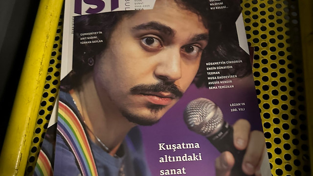 İstanbul Büyükşehir Belediyesi’nin 3 aylık yaşam-kültür dergisi olarak tanıttığı ve ücretsiz dağıttığı İST’de “Kuşatma altındaki sanat” başlığı altında LGBT propagandası yapıldı.