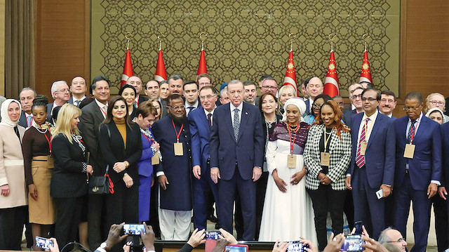​Cumhurbaşkanı Tayyip Erdoğan, Uluslararası Ombudsmanlık Konferansı'nda başörtüsü için Anayasa teklifine ilişkin son sözü milletin söyleyeceğini ifade etti.