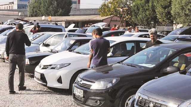 ​Ticaret Bakanı Mehmet Muş, sıfır ve ikinci el araç piyasasında manipülasyon iddialarına ilişkin müfettiş görevlendirildiğini açıkladı.