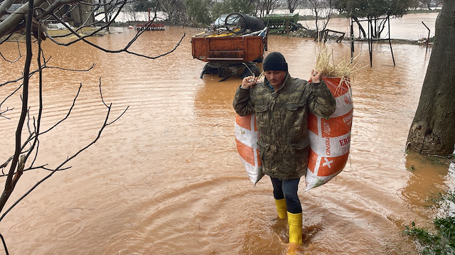 Burdur'da şiddetli yağış: Evler ve tarım arazileri su altında kaldı - Yeni  Şafak