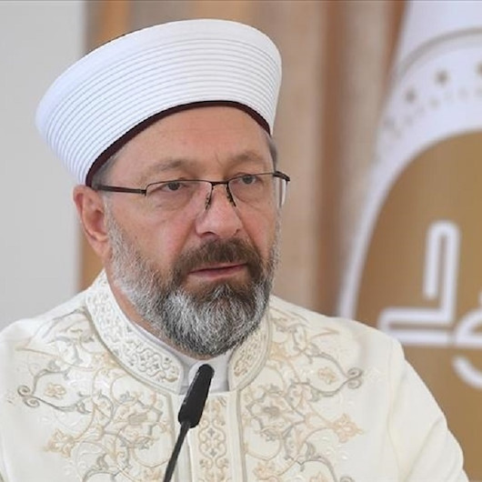 رئيس الشؤون الدينية التركي يدين سماح الدنمارك بحرق المصحف