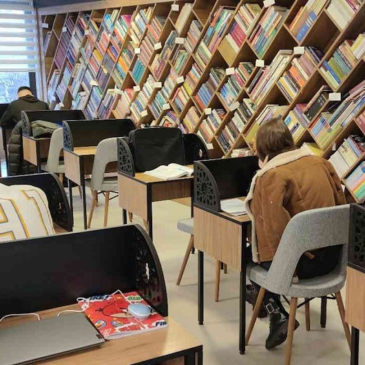 "يونس إمرة" يرفع عدد متعلمي التركية إلى مليون شخص