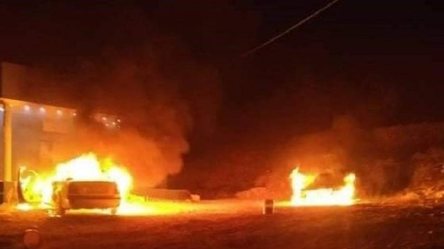 مستوطنون يحرقون منزلا ويعتدون على ممتلكات فلسطينية بالضفة