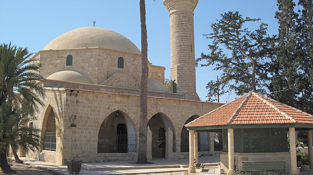 Kıbrıs'taki Hala Sultan Tekkesi'nin bahçesine taverna inşa etme izni verildi