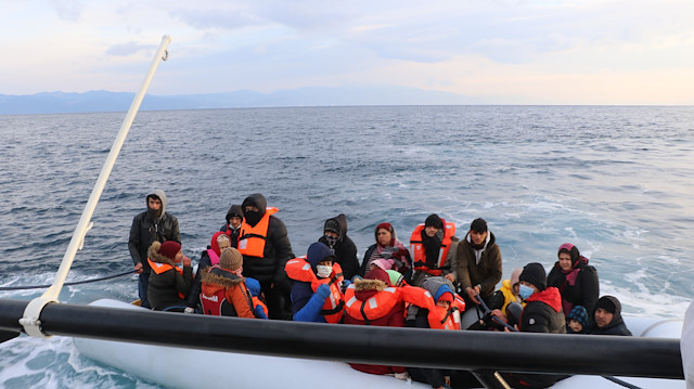 إنقاذ 28 مهاجرا غربي تركيا
