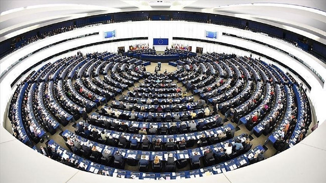 البرلمان الأوروبي يجرّد نائبين من الحصانة إثر فضيحة فساد 
