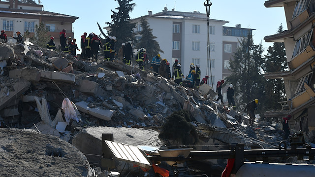 7,7 büyüklüğündeki depremin ardından 1117 artçı deprem oldu