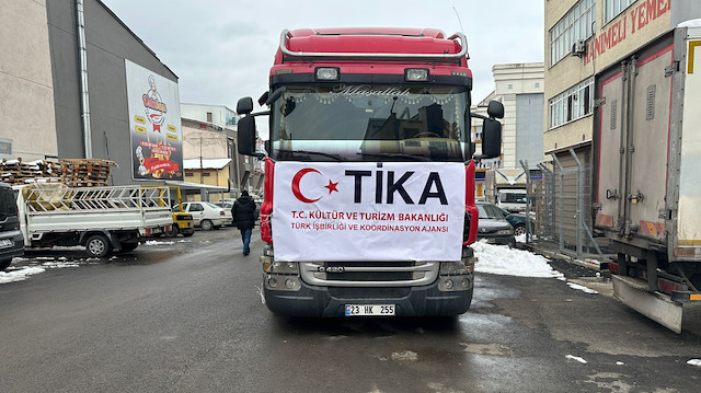  وكالة التعاون والتنسيق التركية "تيكا".. توزيع المساعدات الغذائية والملابس على المتضررين من الزلزال.