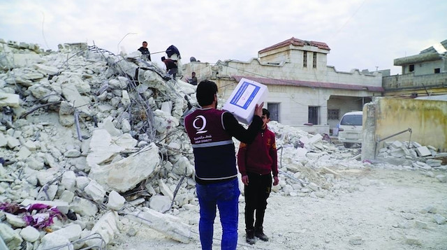 Katar dört koldan Türkiye ve Suriye'deki depremzedelerin yardımına koştu
