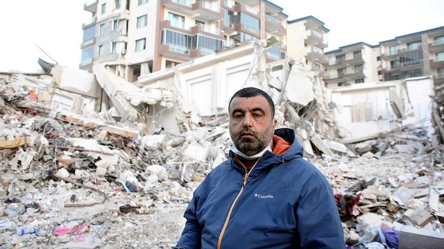 Hatay'da yıkılan sitenin yöneticisi: Müteahhit evleri 'depremde dışarı çıkmayın' diye sattı