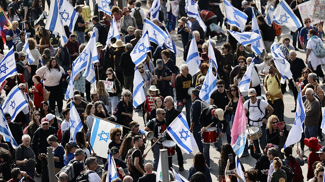 İsrail'de on binler Netanyahu'nun tartışmalı yargı düzenlemesini protesto etti