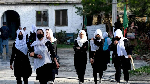 İran'da 650 kız öğrencinin zehirlenmesi sonucu inceleme başlatıldı