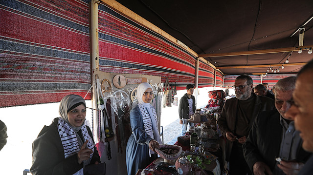 في يومهن العالمي.. نساء من غزة يستعرضن منتجاتهن التراثية