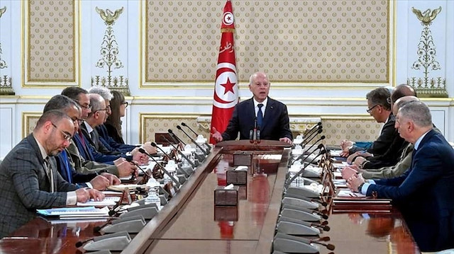 الرئيس التونسي: تم النظر بحل المجالس البلدية